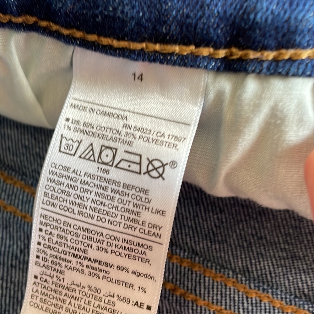 Old Navy Denim jeans shorts size 14 mid rise - Picture 4 of 4
